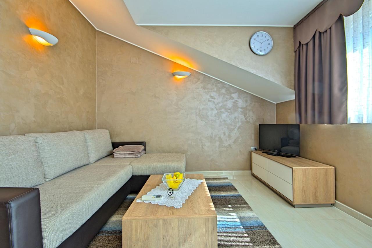 Riva-interauto Apartman *