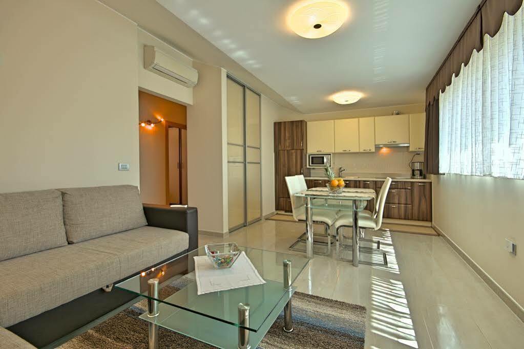 Riva-interauto Apartman *